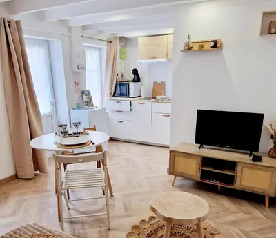 Cuisine ou kitchenette dans l'établissement LaMaisonnette 500m plage Juno Beach