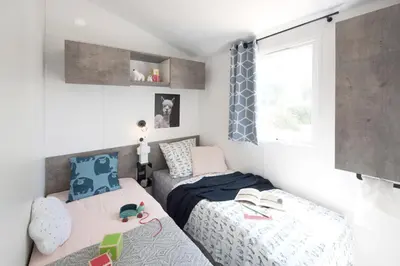 Un ou plusieurs lits dans un hébergement de l'établissement Chalet Bord de Mer