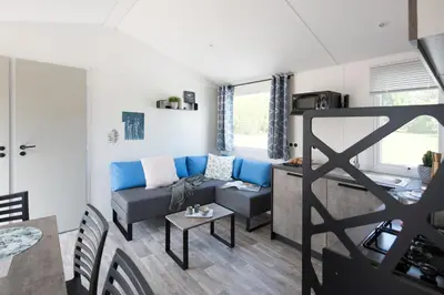 Cuisine ou kitchenette dans l'établissement Chalet Bord de Mer