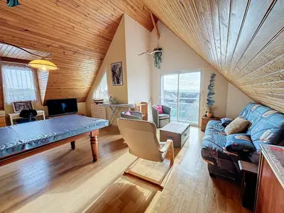 Coin salon dans l'établissement Maison proche plage, 8 pers, 3 ch, jardin, Wi-Fi, clim - FR-1-361-533