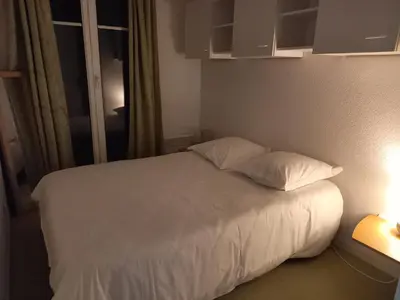 Un ou plusieurs lits dans un hébergement de l'établissement charmant appartement port de Dives sur mer