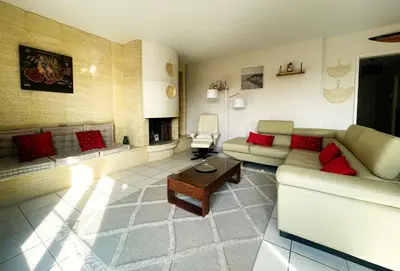 Coin salon dans l'établissement Maison calme et cosy à Port-en-Bessin près du golf et de la mer