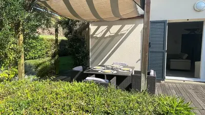Jardin de l'établissement Maison calme et cosy à Port-en-Bessin près du golf et de la mer