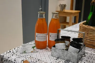 Boissons dans l'établissement Normandy Holiday Home