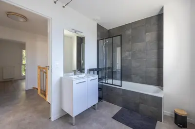 Salle de bains dans l'établissement Rivage Calvados - A 500m de la plage
