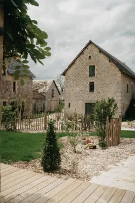 Jardin de l'établissement Le Clos d'Omaha - Suites luxueuses à 5 min d'Omaha Beach