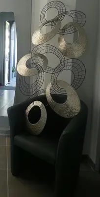 Coin salon dans l'établissement HÔTEL Le 6 3 Home PORT EN BESSIN Parking privé gratuit