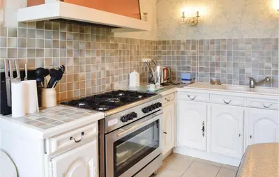 Cuisine ou kitchenette dans l'établissement Holiday Home Château De Bremesnil P-836