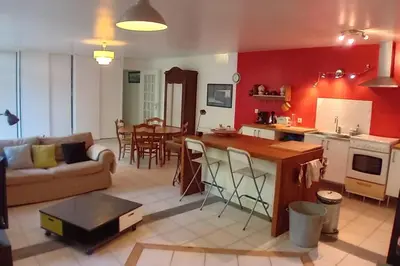 Cuisine ou kitchenette dans l'établissement Une pause près de Pégasus Bridge