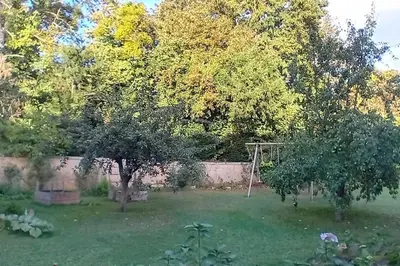 Jardin de l'établissement Une pause près de Pégasus Bridge