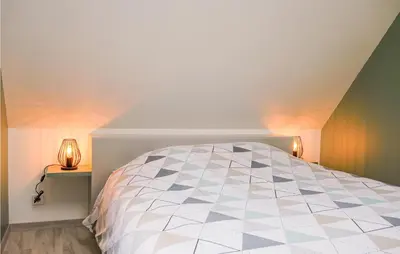 Un ou plusieurs lits dans un hébergement de l'établissement 3 Bedroom Amazing Home In La Hague