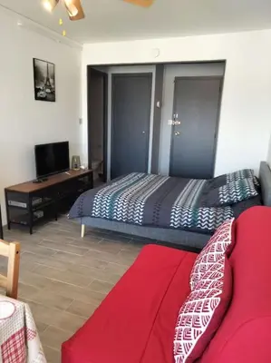 Télévision ou salle de divertissement dans l'établissement Studio chaleureux Caen