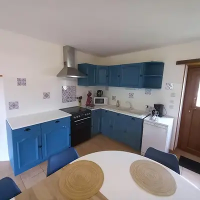 Cuisine ou kitchenette dans l'établissement gîte le petit roussel