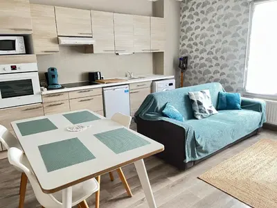 Cuisine ou kitchenette dans l'établissement La Falaisienne - Au coeur de la ville - 