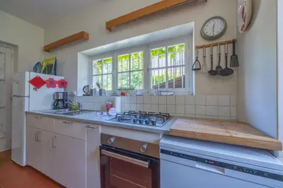 Cuisine ou kitchenette dans l'établissement Les Rabouillères - Maison à Omaha Beach