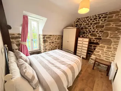 Un ou plusieurs lits dans un hébergement de l'établissement Jasmin Cottage with seasonal Swimming Pool