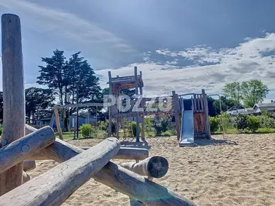 Aire de jeux pour enfants de l'établissement Chalet de Standing 6 Pers. à Jullouville - Piscine Chauffée, Plage à Proximité, Wi-Fi Inclus - FR-1-361-536