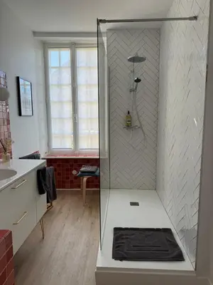 Salle de bains dans l'établissement Le Hêtre Pourpre