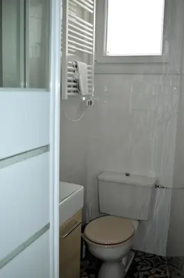 Salle de bains dans l'établissement La petite Marie-B, terrasse, plages à 250m