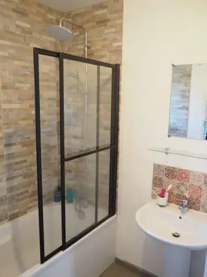 Salle de bains dans l'établissement Maison 6-8 personnes 3 chambres