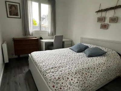 Un ou plusieurs lits dans un hébergement de l'établissement Maison HERMANVILLE SUR MER plein pied-à côté de la plage