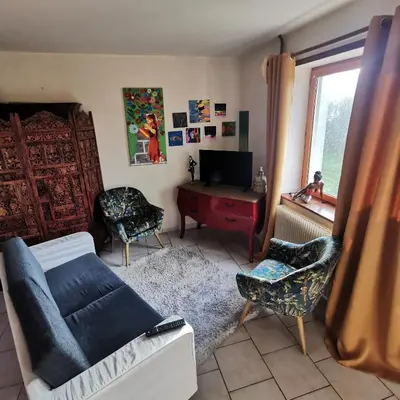 Coin salon dans l'établissement Gite idéalement situé aux portes de Bayeux