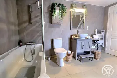 Salle de bains dans l'établissement La gentilhommiere