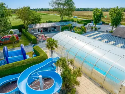 Piscine de l'établissement Camping Colleville-sur-Mer ou située à proximité