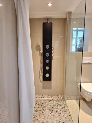 Salle de bains dans l'établissement Appartement moderne avec terrasse - proche mer
