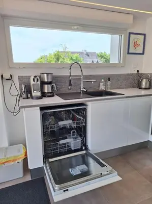 Cuisine ou kitchenette dans l'établissement Appartement moderne avec terrasse - proche mer