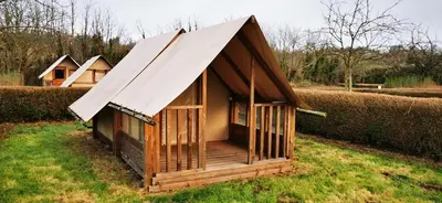 Jardin de l'établissement Camping Onlycamp Sous les Pommiers