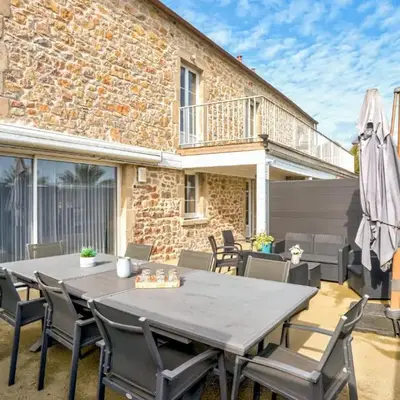 Stunning Home In L'étang-Bertrand
