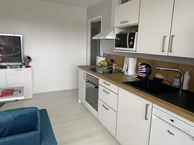 Cuisine ou kitchenette dans l'établissement Appartement calme et ensoleillé