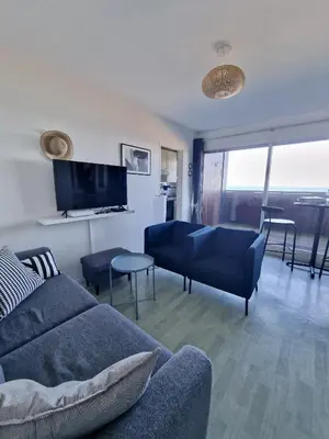 Télévision ou salle de divertissement dans l'établissement Duplex vue sur mer