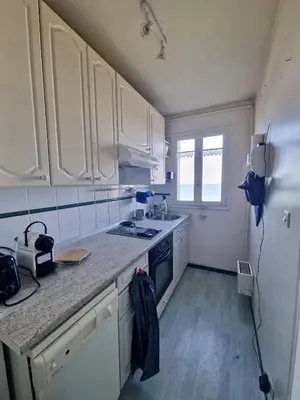 Cuisine ou kitchenette dans l'établissement Duplex vue sur mer