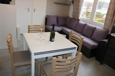 Coin salon dans l'établissement Mobil-home