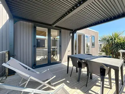 Balcon ou terrasse dans l'établissement Mobil-home 4* Grand Confort, 200m plage, piscine, fitness, parking, ménage inclus, Wi-Fi gratuit - FR-1-361A-75