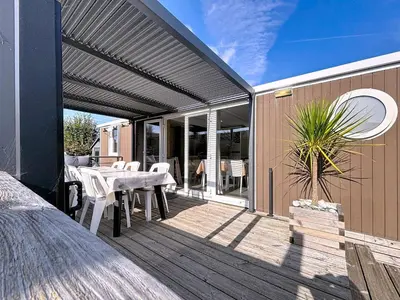 Plan de l'établissement Mobil-home tout confort près de la plage avec piscine chauffée, 3 chambres, terrasse et parking - FR-1-361A-74