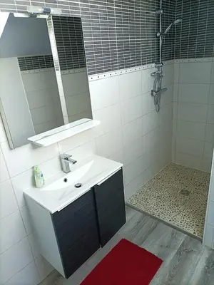 Salle de bains dans l'établissement La Rezendine