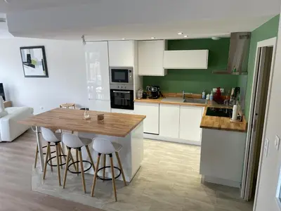 Cuisine ou kitchenette dans l'établissement A 15km du Mont-Saint Michel