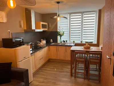Cuisine ou kitchenette dans l'établissement - Nouveau - Bienvenue à Azelma - Cozy et proche de Naval Group