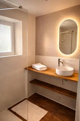 Salle de bains dans l'établissement L'Olivera : entre évasion, sport et nature