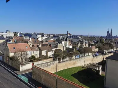 Vue générale sur Caen ou vue de la ville depuis l'appartement