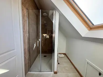 Plan de l'établissement Saint Ho Mer Maison lumineuse vue mer 8 pers 4 chambres 2 sdb 2 WC étage rénové en 2025 belle terrasse grand jardin clos parking 8 mn à pied petite plage grand jardin près de Port en Bessin, Bayeux et plage Omaha beach