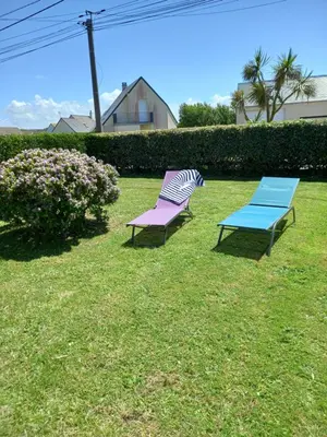 Jardin de l'établissement Maison 100m de la plage les pieds dans l'eau
