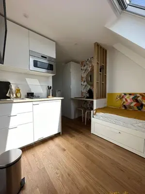 Cuisine ou kitchenette dans l'établissement Studette entièrement rénovée et lumineuse