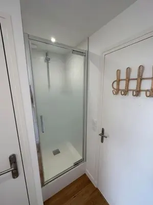 Salle de bains dans l'établissement Studette entièrement rénovée et lumineuse