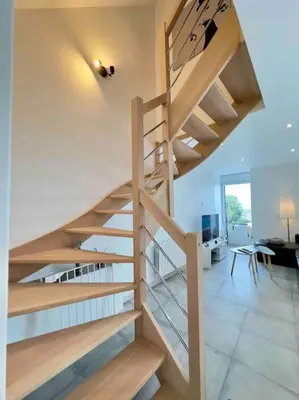 Télévision ou salle de divertissement dans l'établissement Maison vue mer chez Aline