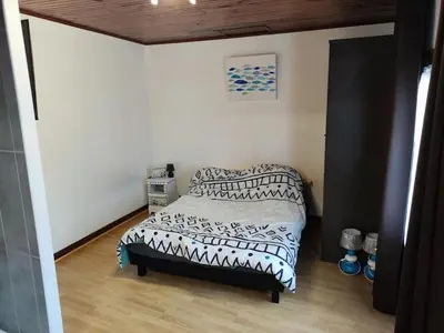 Un ou plusieurs lits dans un hébergement de l'établissement Grande maison conviviale à Flamanville avec jardin clos
