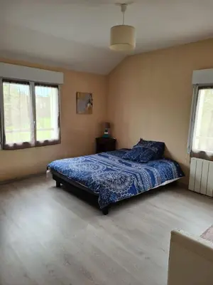 Un ou plusieurs lits dans un hébergement de l'établissement Grande maison conviviale à Flamanville avec jardin clos